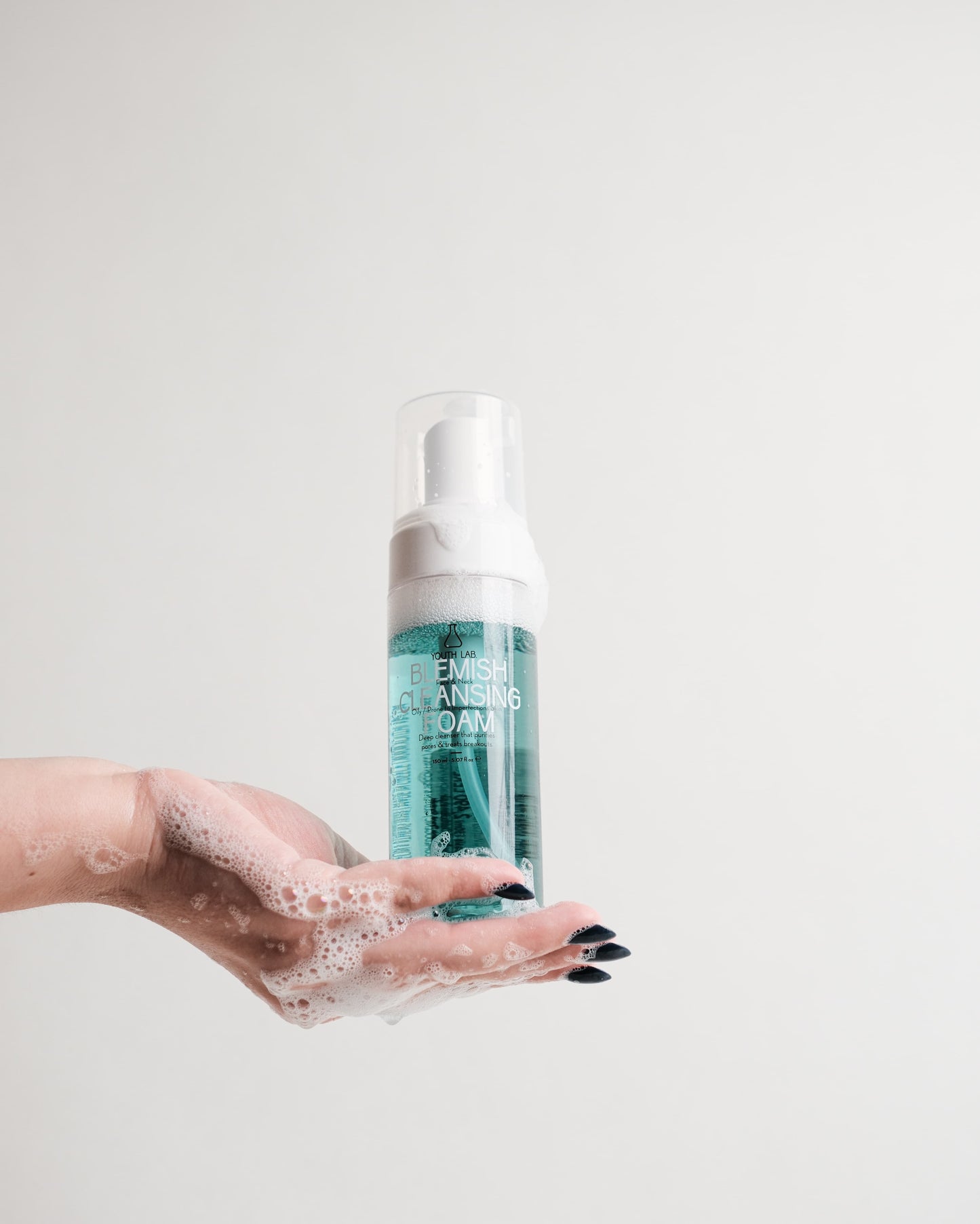 Blemish Cleansing Foam - Larës fytyre shkumues, përthan pucrat, pastron poret në thellësi, qetëson skuqjet - Lëkurë e Yndyrshme 150ml