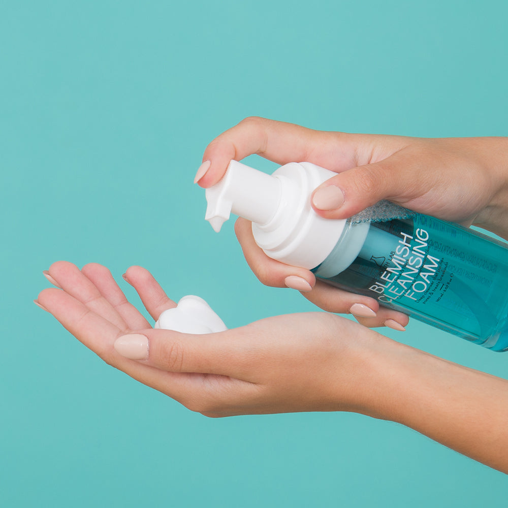 Blemish Cleansing Foam - Larës fytyre shkumues, përthan pucrat, pastron poret në thellësi, qetëson skuqjet - Lëkurë e Yndyrshme 150ml